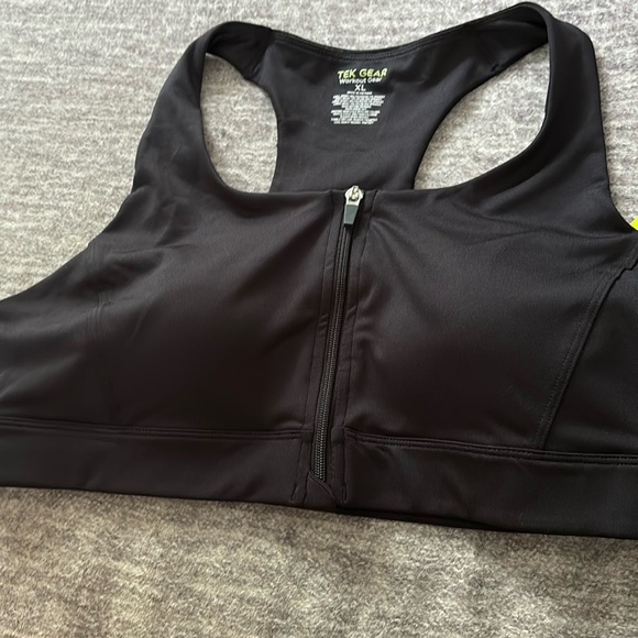 Zip up workout bra ✨New never worn 🌸bundle with other items and save!! - Picture 1 of 4